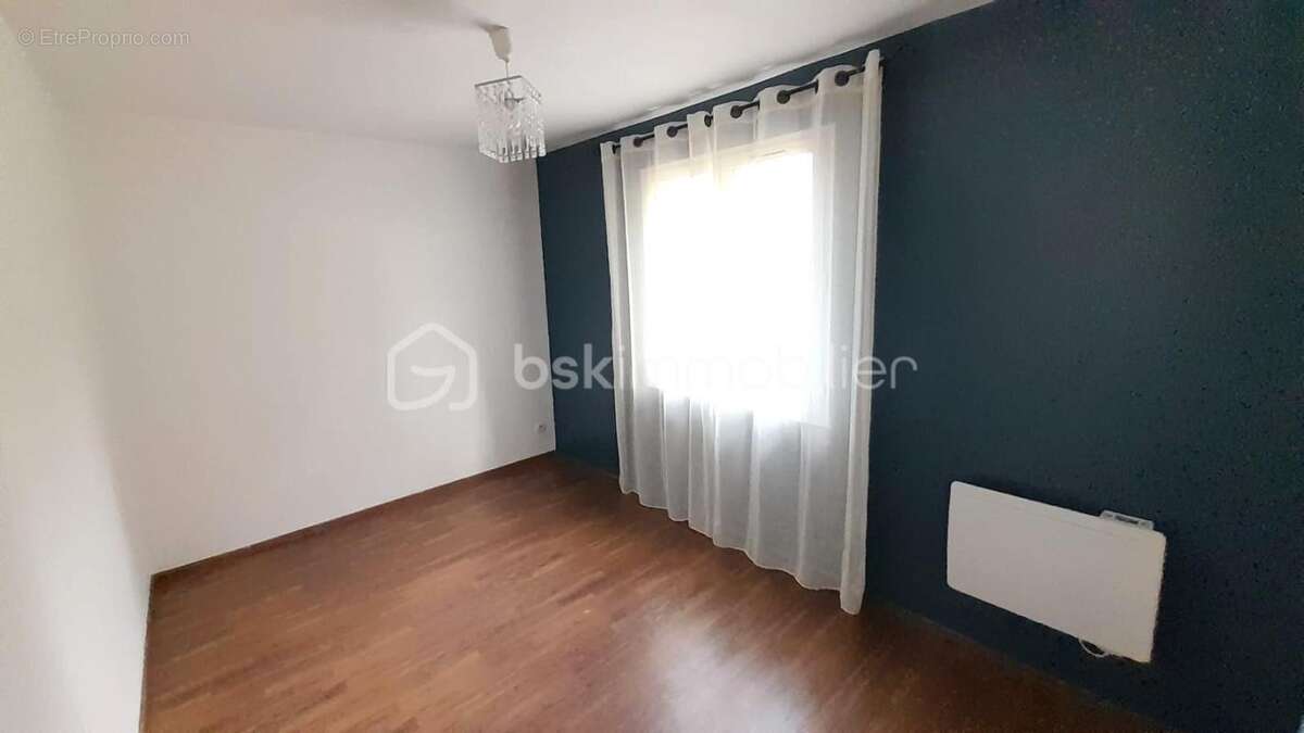 BERTHENAY - Maison de 145 M² - 6 chambres - photo 6
