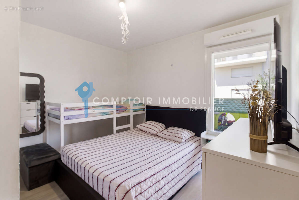 DPT(38) - A Vendre - Saint-Martin-d'Hères - Appartement 2P+C - Balcon - Copropriété récente - photo 8