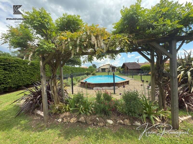 Maison à MOULIETS-ET-VILLEMARTIN