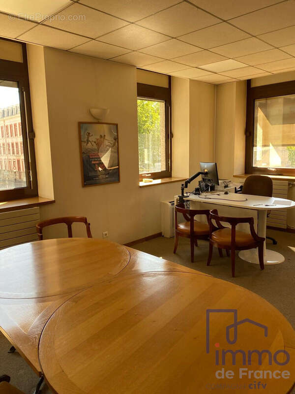 Appartement 410 m² à Saint-Etienne  - photo 6