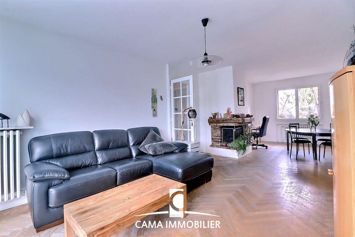 Maison à LES CLAYES-SOUS-BOIS