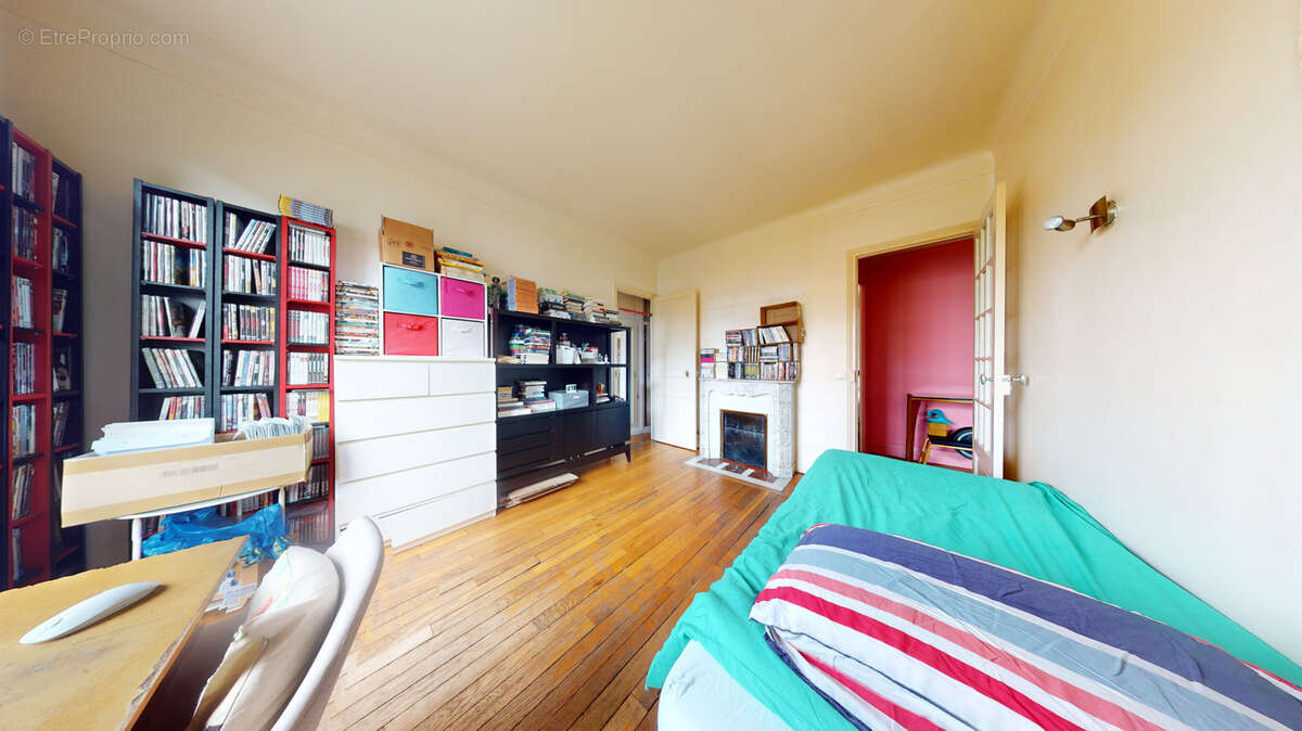 Appartement à LA GARENNE-COLOMBES