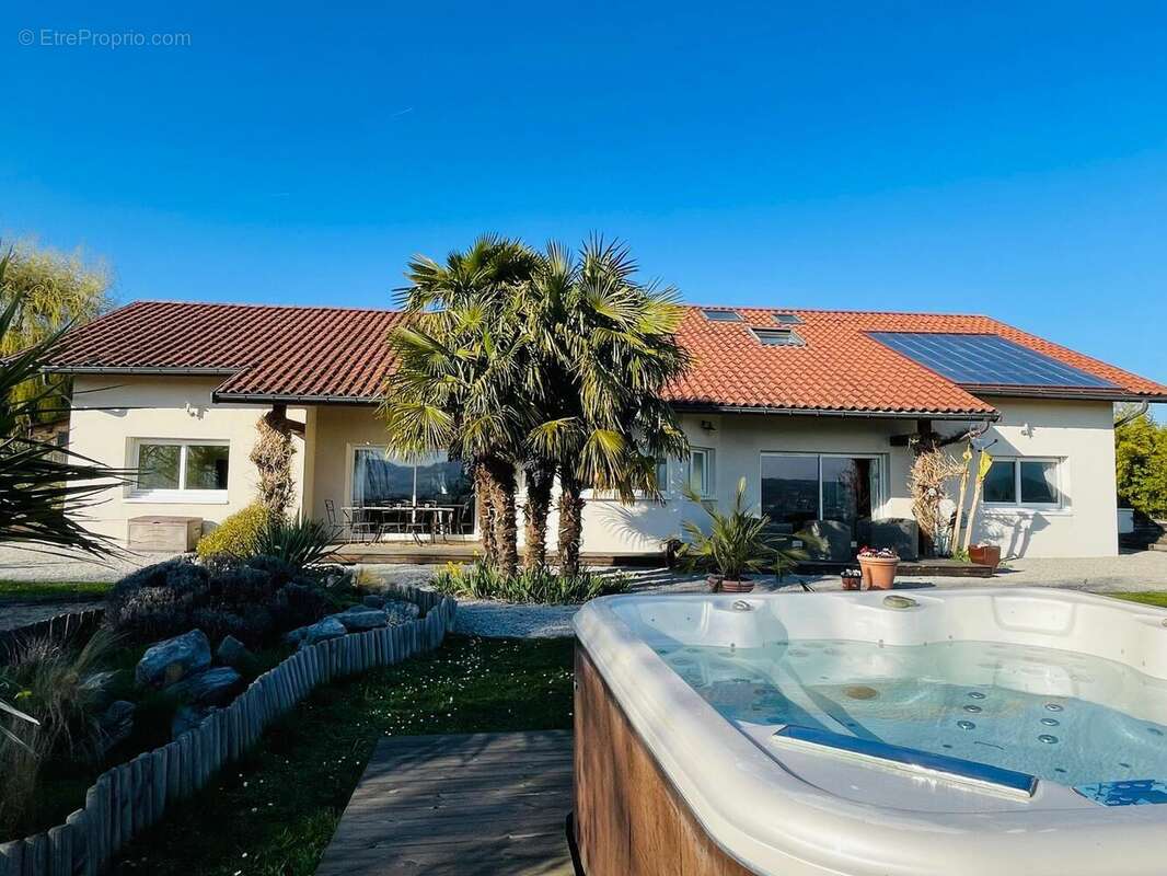 Maison à CONTAMINE-SARZIN