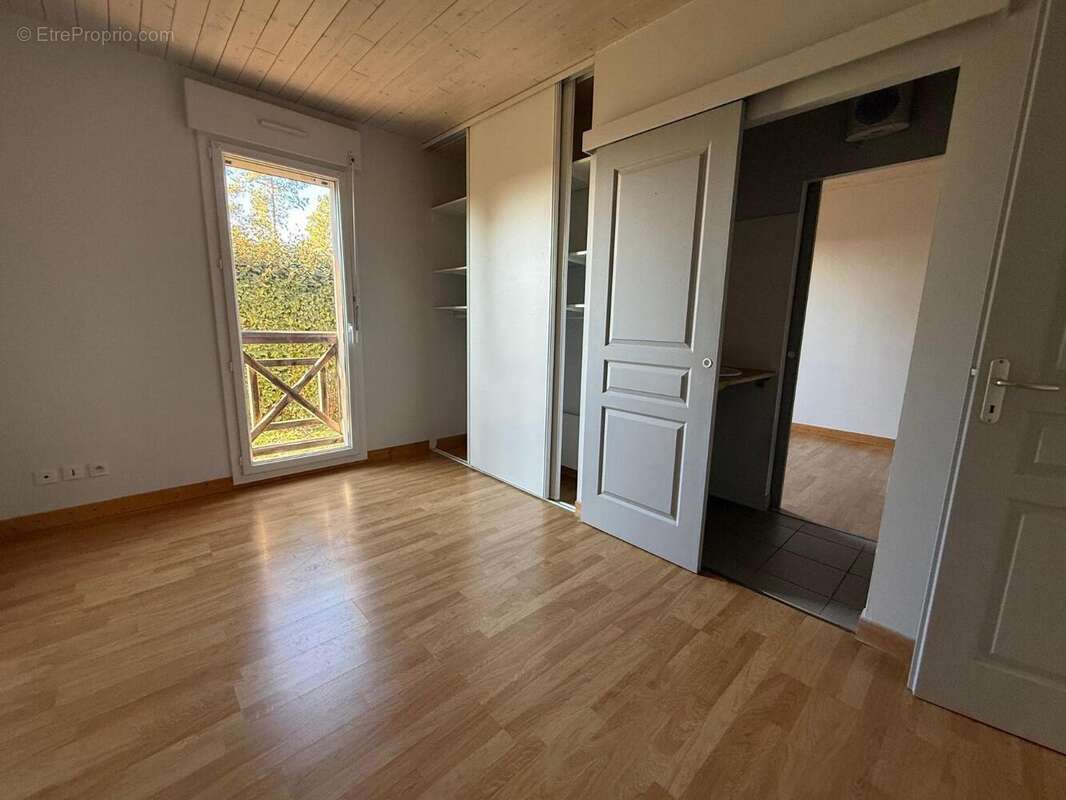   - Maison à UCEL