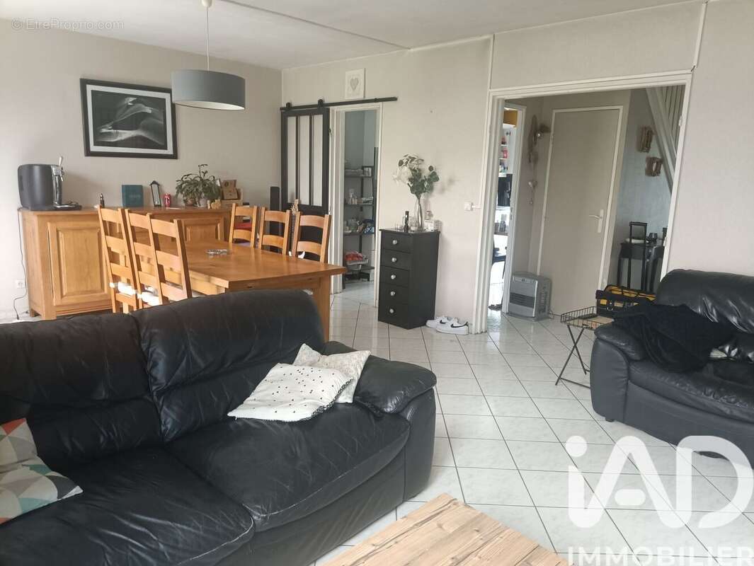 Maison 100 m² à Neuville-Ferrieres  - photo 6