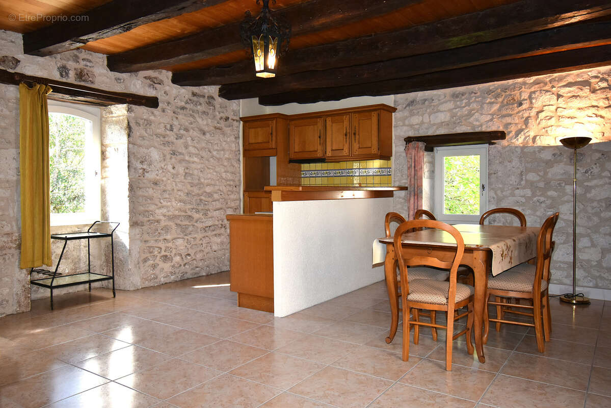 Maison à MONTAIGU-DE-QUERCY