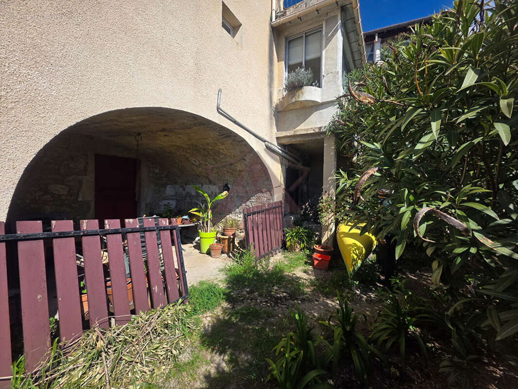 Maison à SAINT-SAUVEUR-DE-CRUZIERES