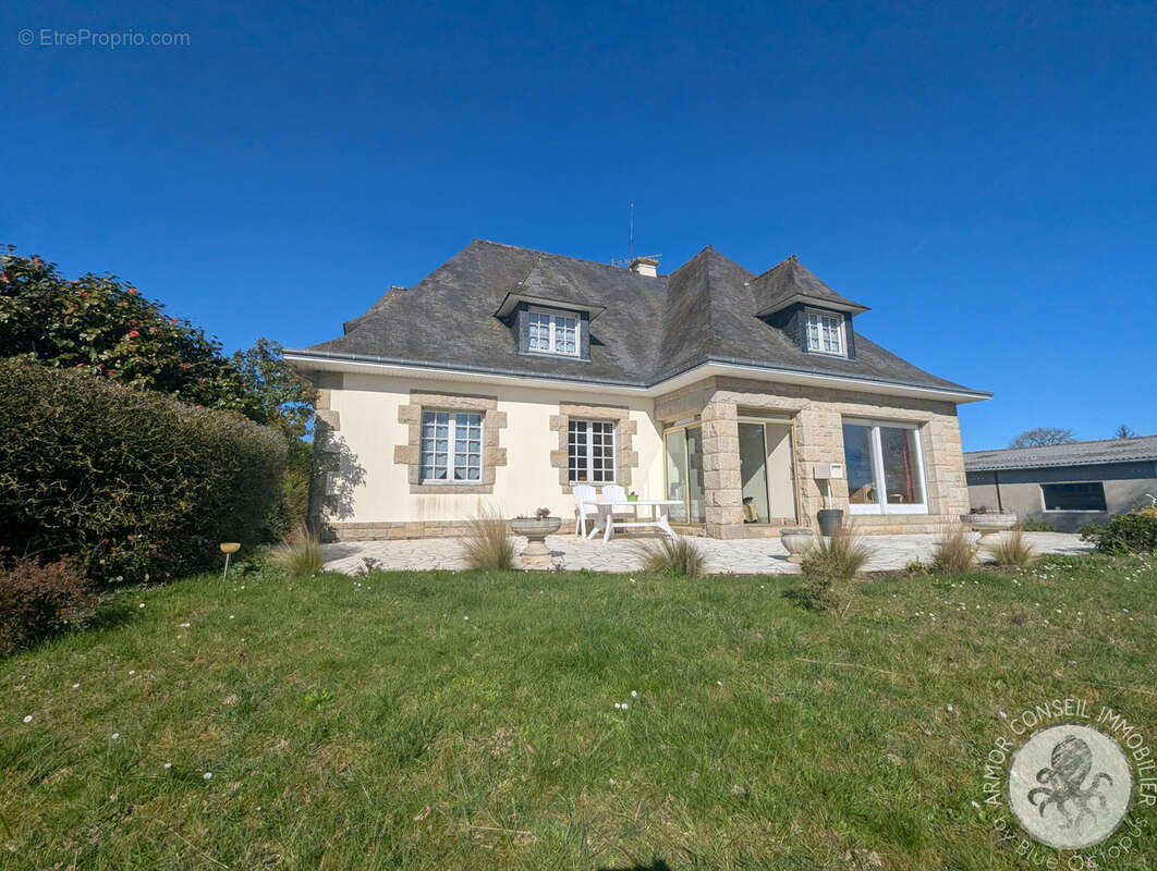 Maison à LANGUENAN