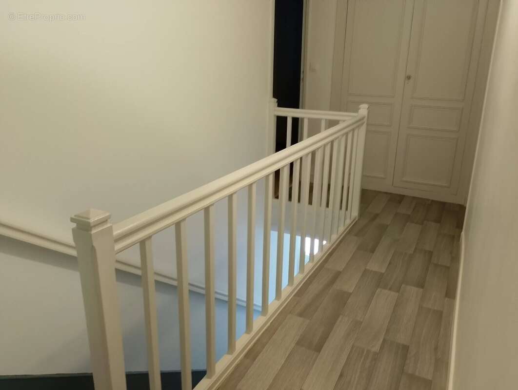 Maison rénovée de 3 chambres avec jardin, garage et atelier aux portes de Jonzac - photo 8
