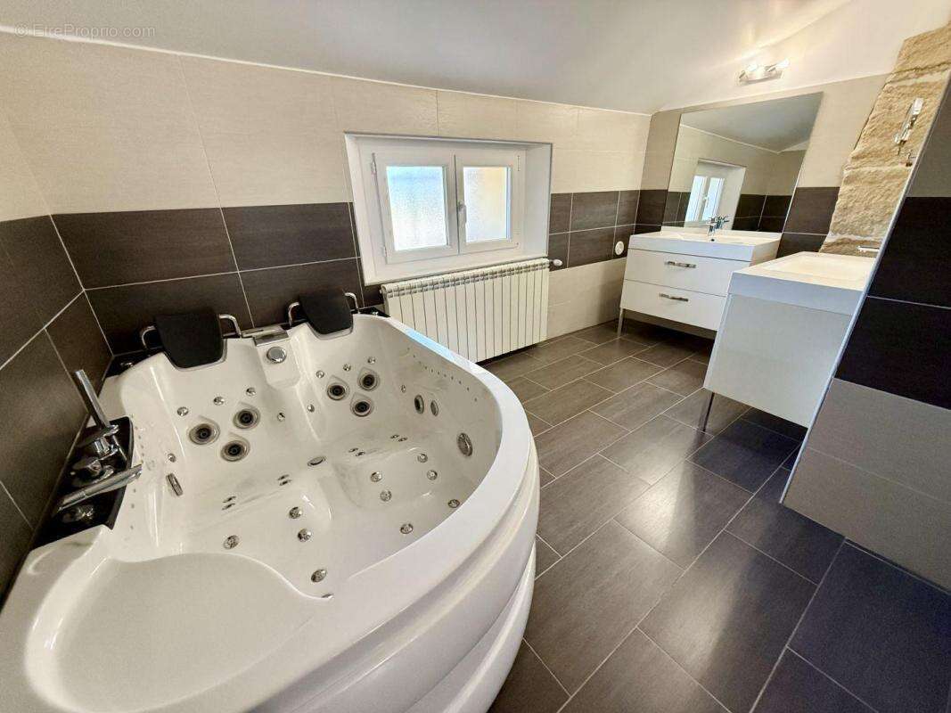 Maison 280 m² à Vacqueyras  - photo 4