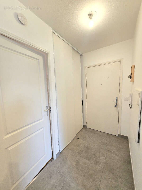 Appartement T3 récent avec terrasse et garage - photo 4