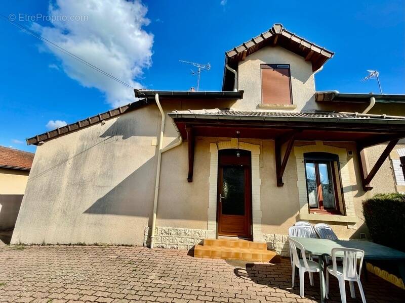 Maison à GUEUGNON