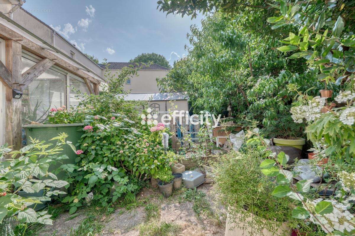 Maison à SAINT-PIERRE-DU-PERRAY