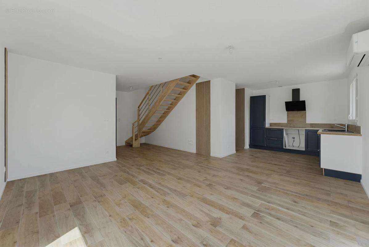 Maison de 4 pièces de 100 m² à Ambarès-et-Lagrave - photo 4