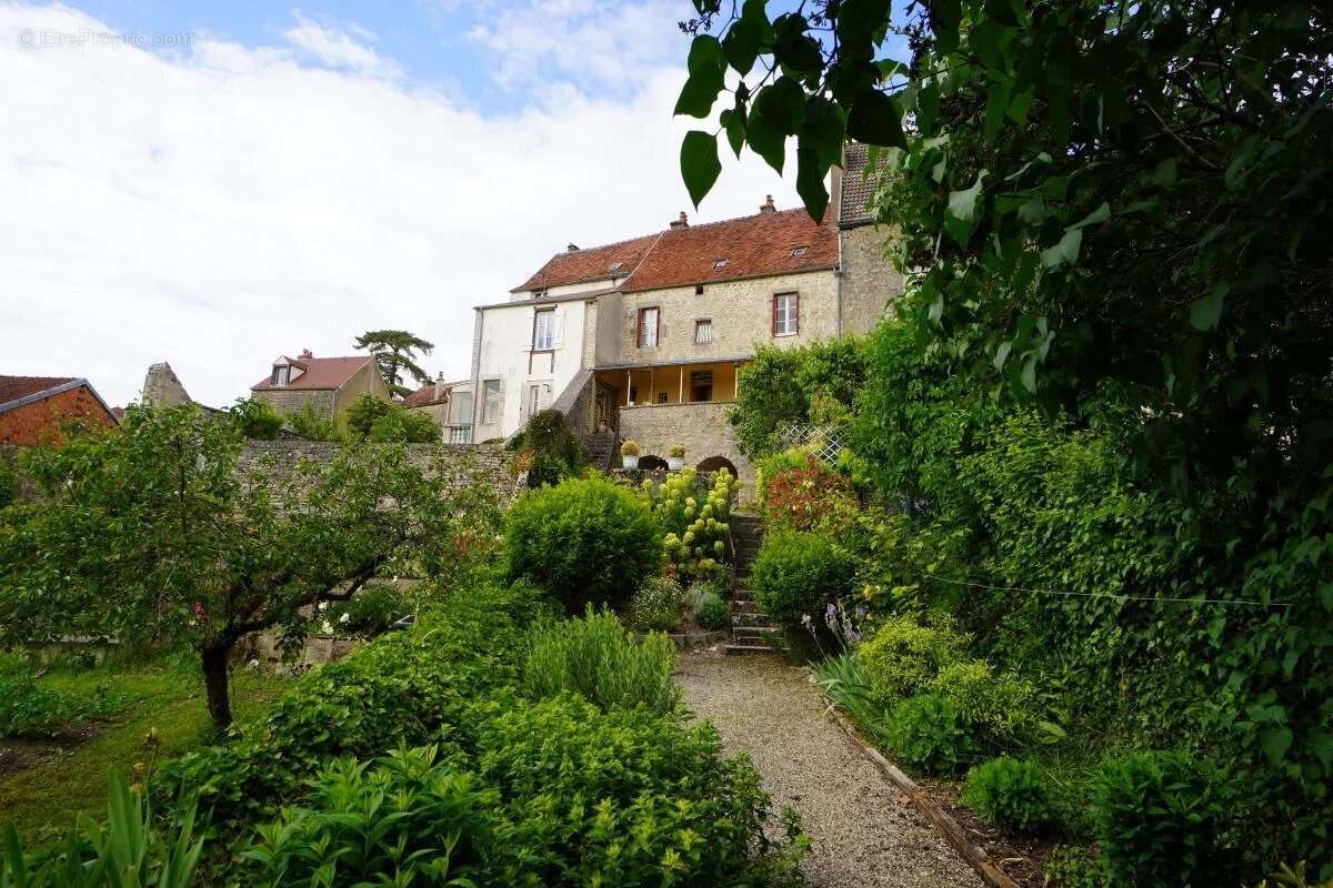 Maison à ALISE-SAINTE-REINE