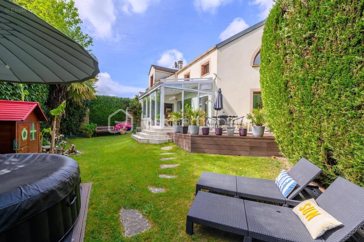 Appartement à LE PLESSIS-TREVISE