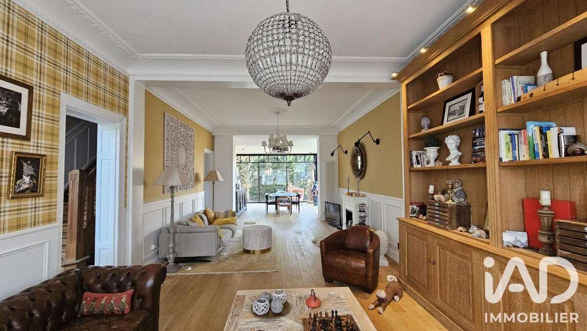 Maison 234 m² à Saint-Amand-Les-Eaux  - photo 7