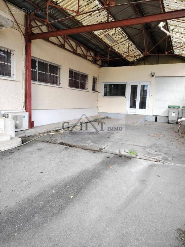 Commerce à SAINTE-SAVINE