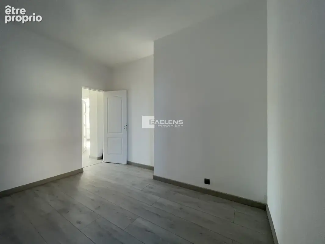 Appartement 3 pièces 57 m² à vendre à Lille (59000) - photo 4