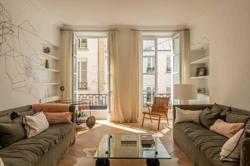 Appartement à PARIS-1E