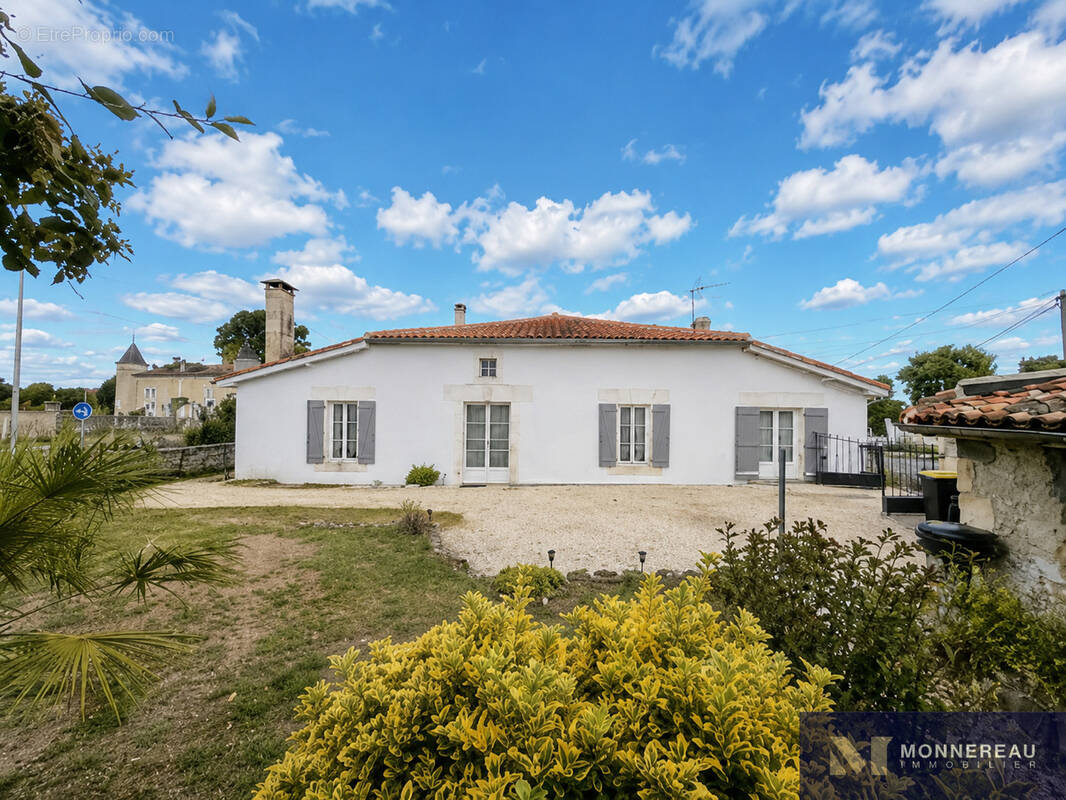 Maison à BARBEZIEUX-SAINT-HILAIRE