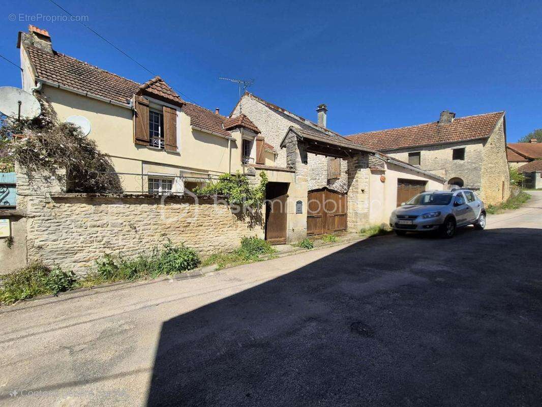 Maison à LATRECEY-ORMOY-SUR-AUBE