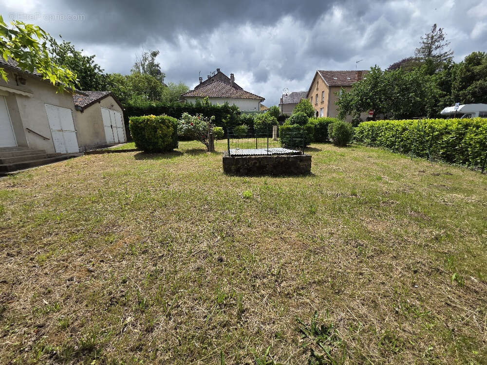 Maison à HAUTEFORT