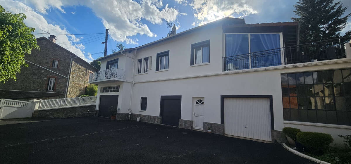 Maison à LA MONNERIE-LE-MONTEL