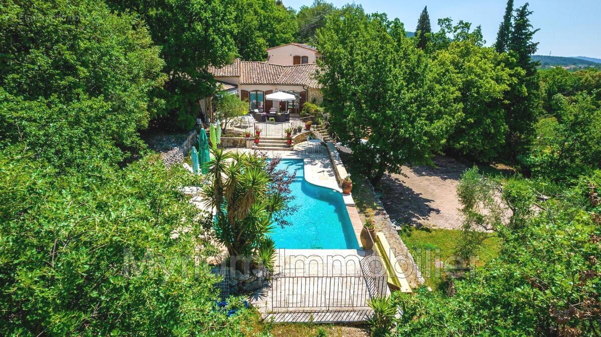 Maison à SAINT-CEZAIRE-SUR-SIAGNE