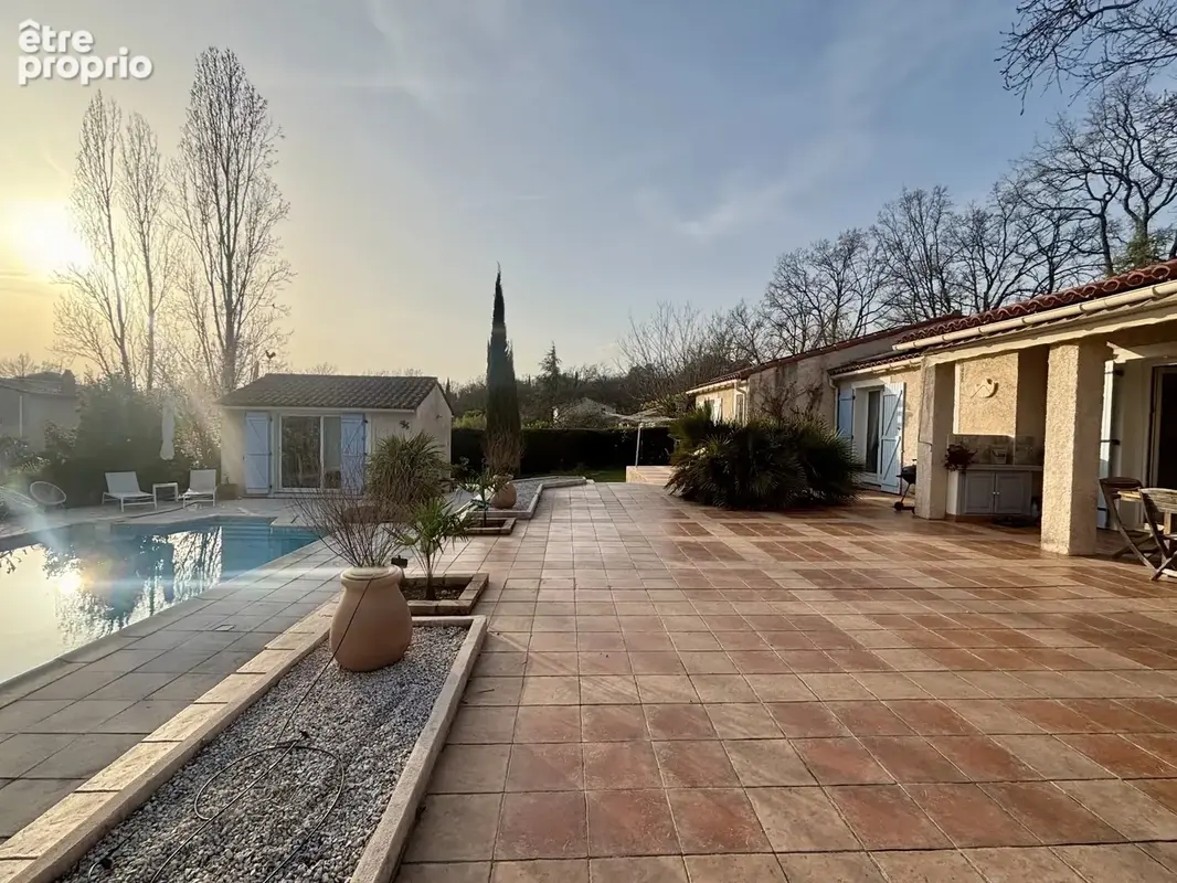Villa plain-pied de 130m² habitables, 3 chambres, avec piscine et dépendance – terrain 2 400 m² - photo 4