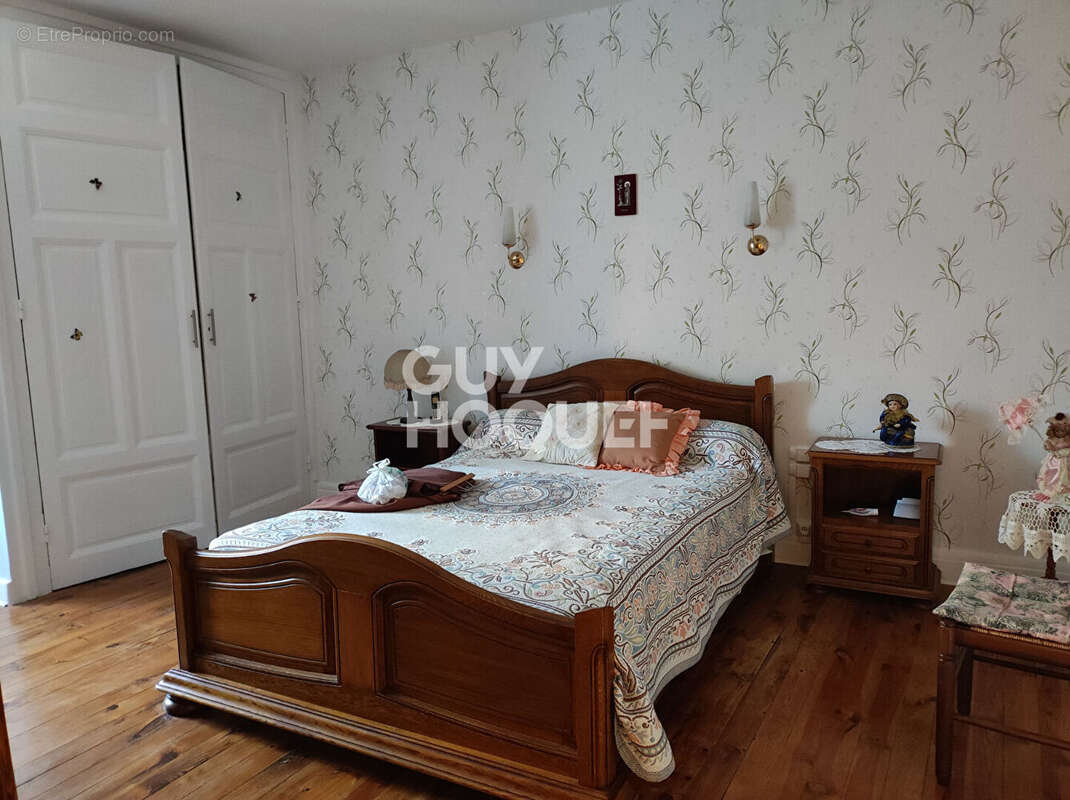 Appartement à NOIRETABLE