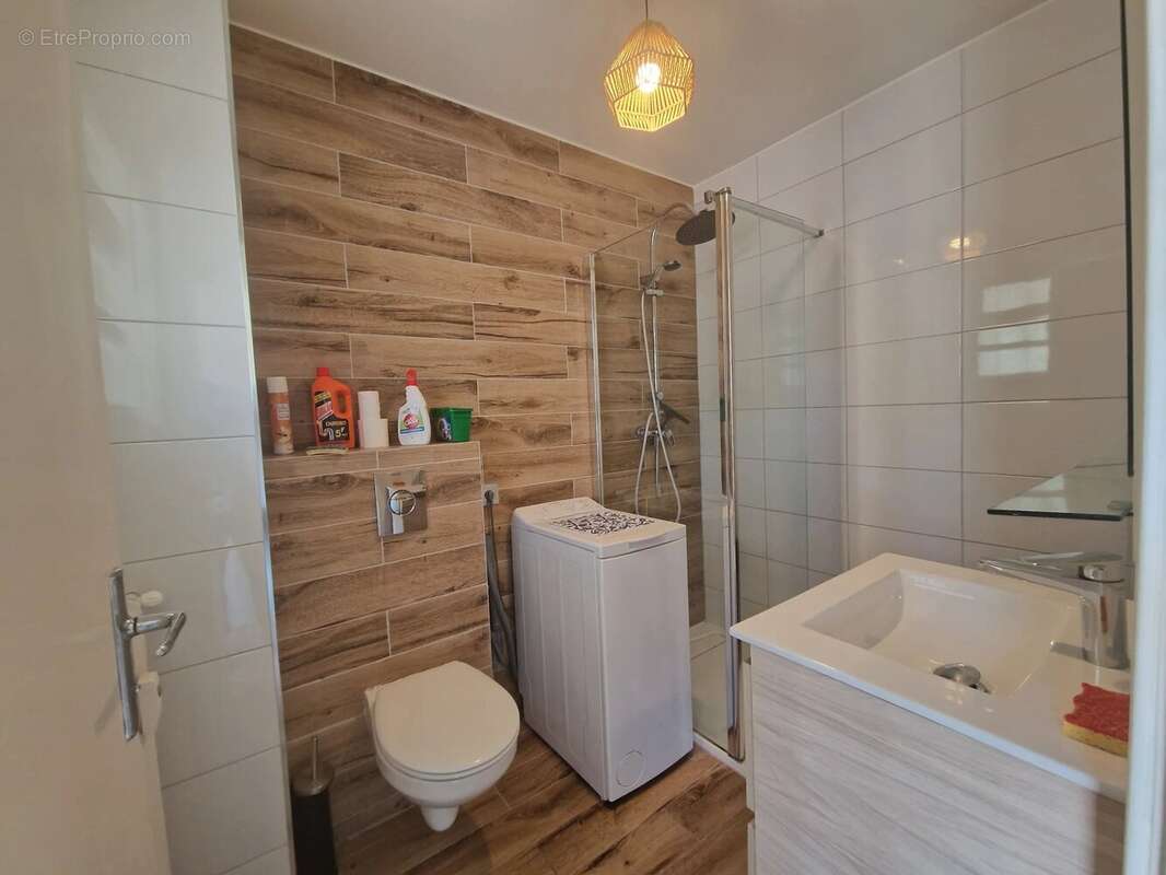 Appartement à SAINT-LAURENT-DU-VAR