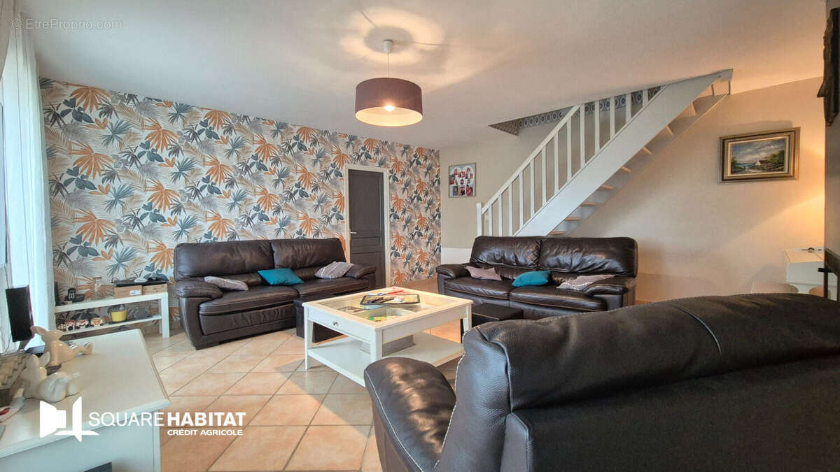 Maison à SAINT-MACAIRE-EN-MAUGES