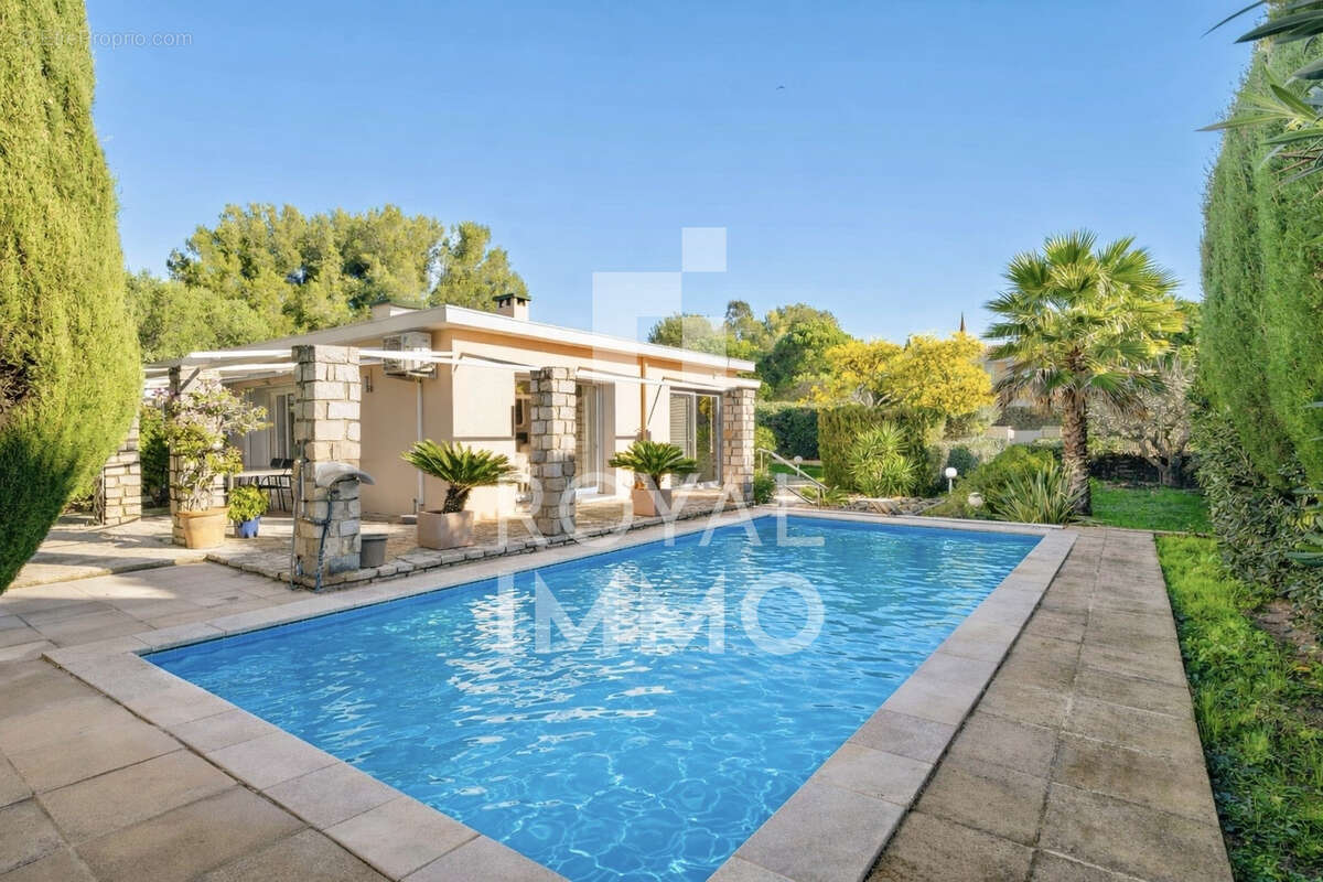 Maison à SIX-FOURS-LES-PLAGES