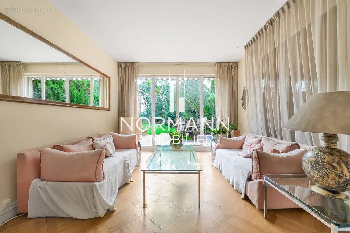Appartement à NEUILLY-SUR-SEINE