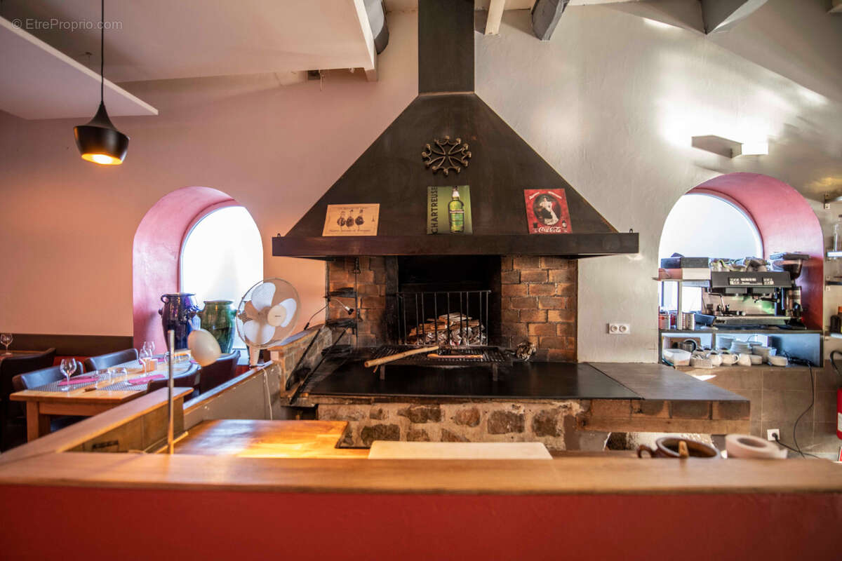 Commerce à SAINT-SATURNIN-DE-LUCIAN