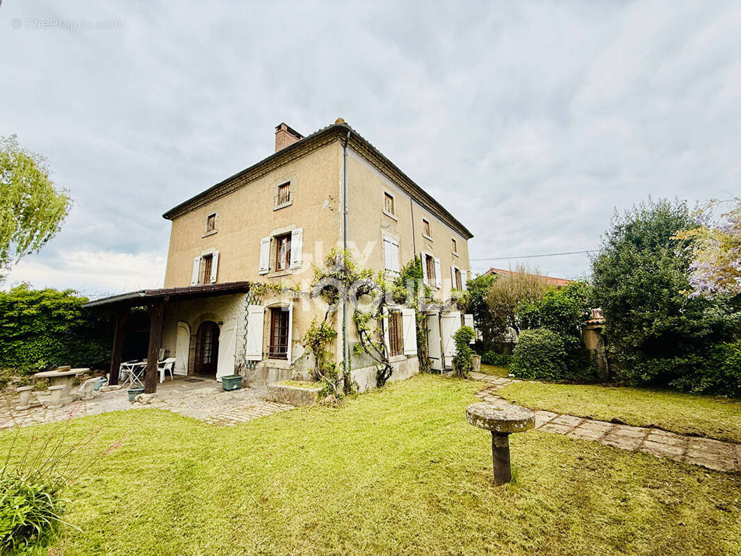 Maison à SERMENTIZON