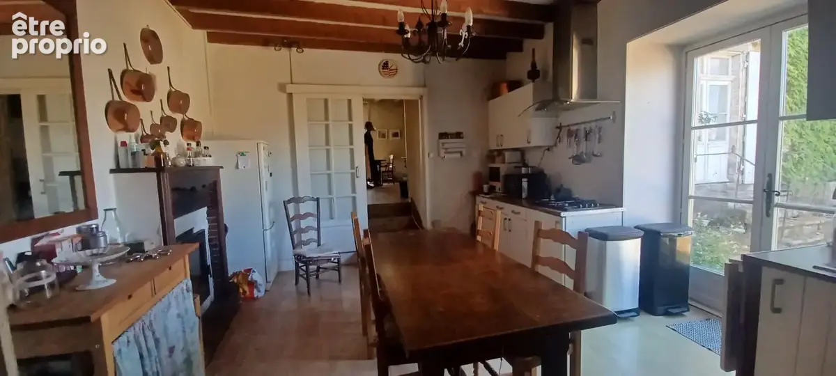 Grande maison de famille, dépendances  et jardin - photo 4