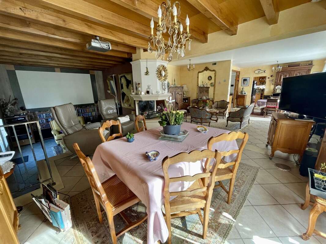 Maison à LA CHAPELLE-SAINT-MESMIN