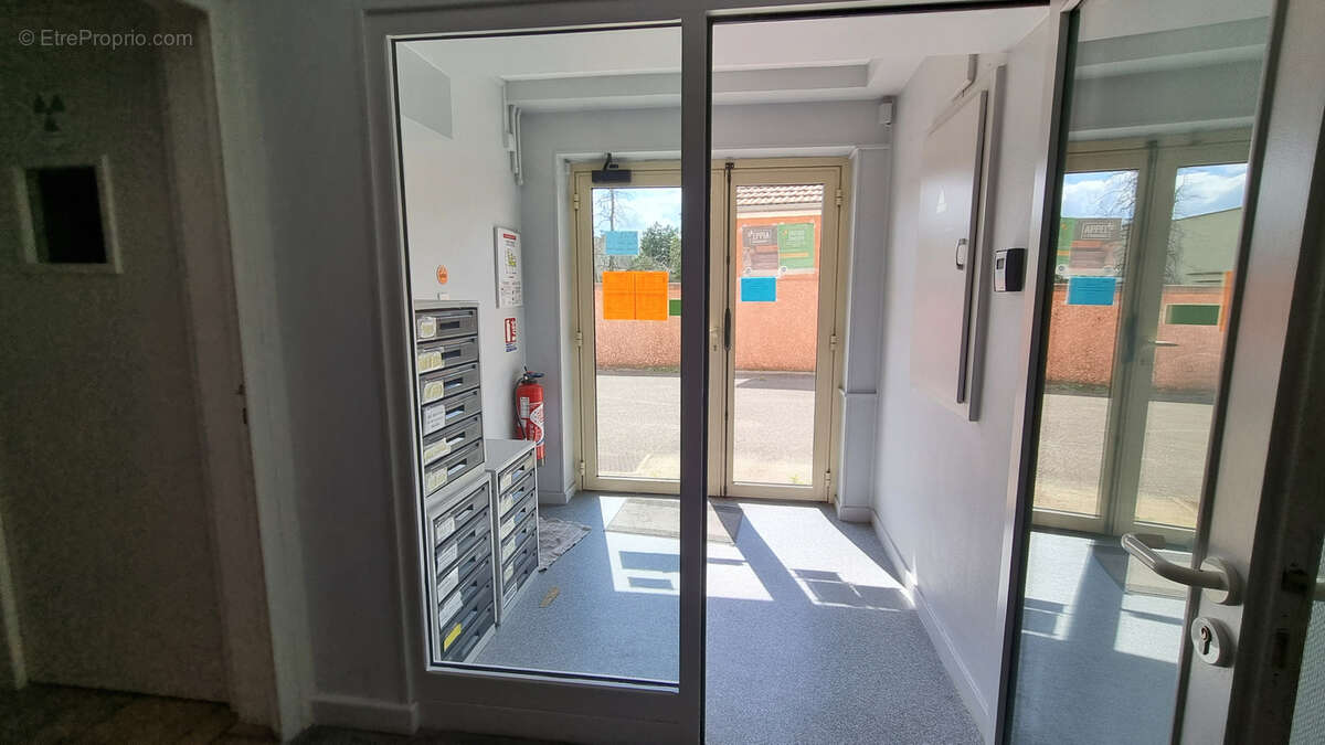 Commerce à LE PEAGE-DE-ROUSSILLON