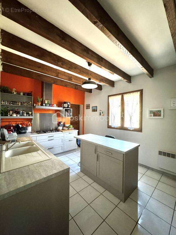 Maison à SAINT-LAURENT-DES-ARBRES