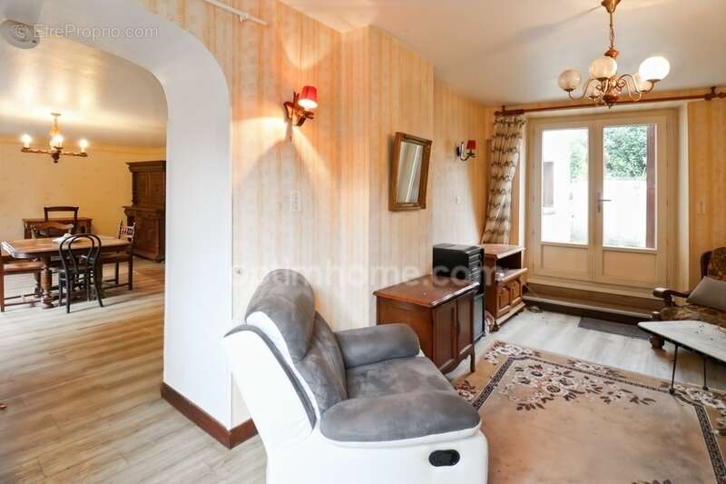 Maison à MAGNAC-LAVAL