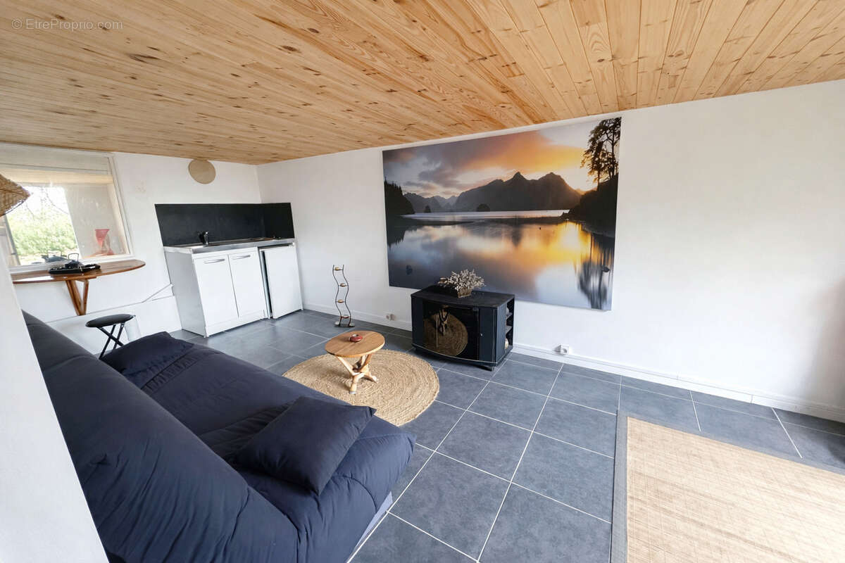 Maison de campagne sur terrain de 43 980 m2 - photo 9