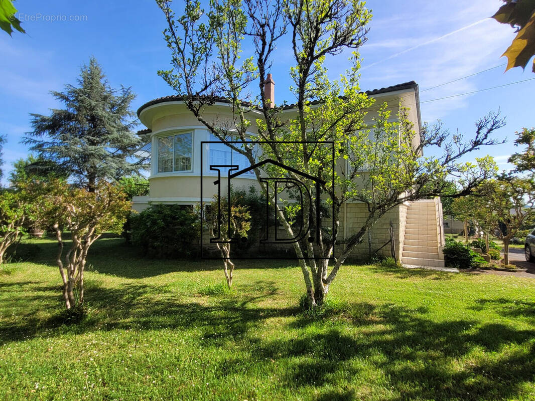 Maison à LE BUISSON-DE-CADOUIN