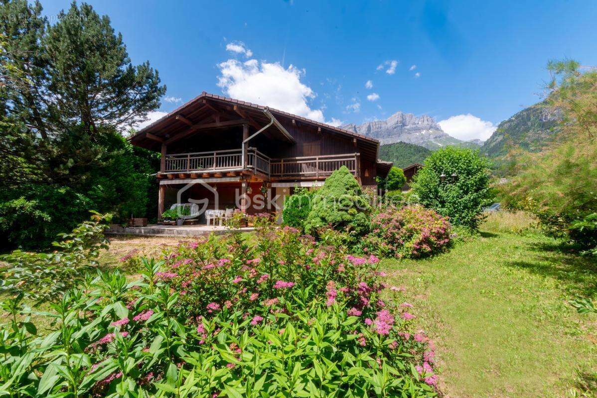 Vallée de chamonix - chalet avec jardin - 5 pièces, 4 chambres - calme, ensoleillé - vue mont-blanc - photo 2