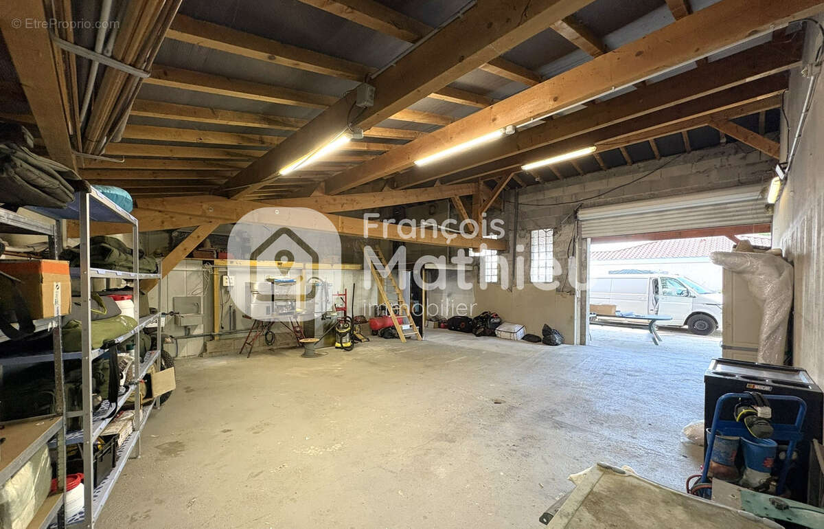 LE PLANTAY - Grande maison 4 chambres et bureau avec grand garage sur 696 m2 de terrain - photo 20