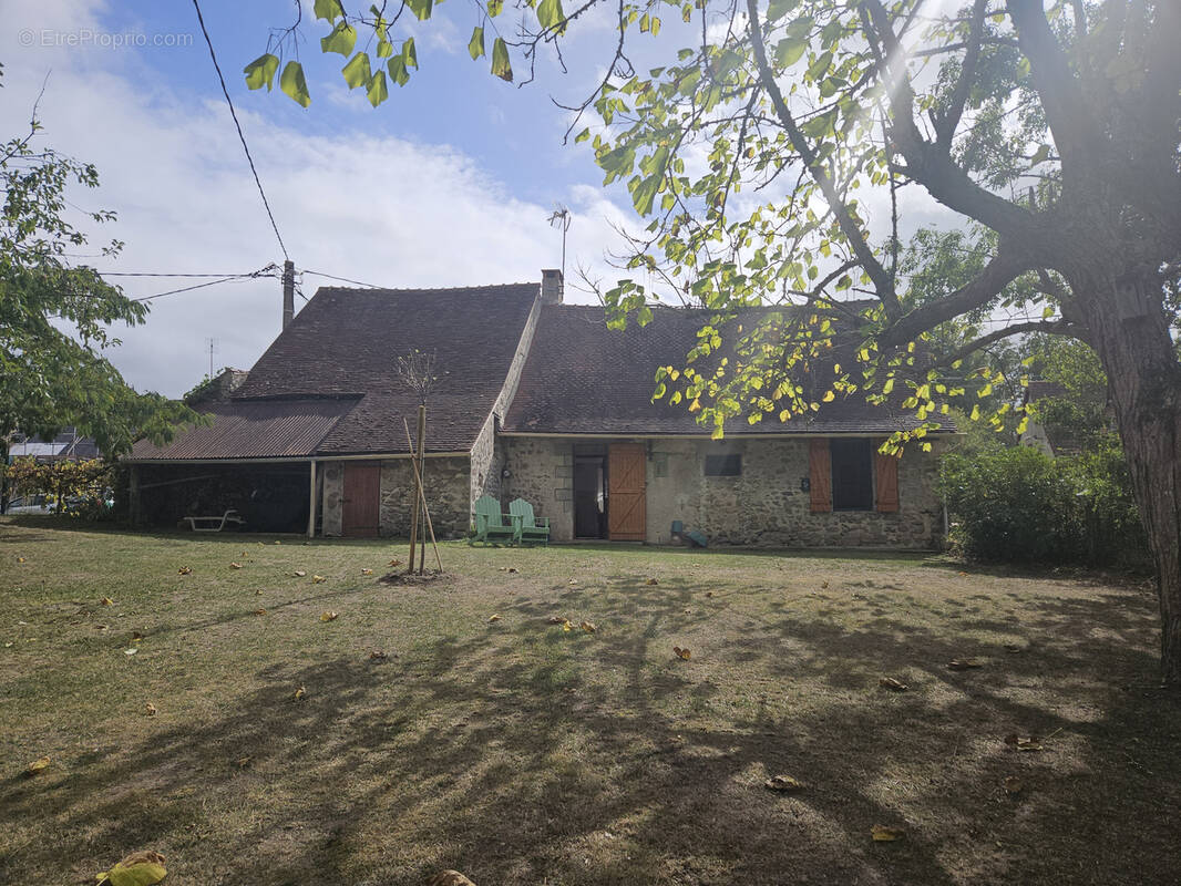 Maison à LUSSAC-LES-EGLISES