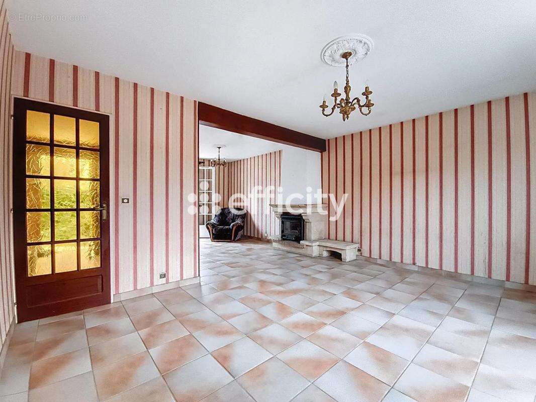 Maison à LE MESNIL-AUBRY