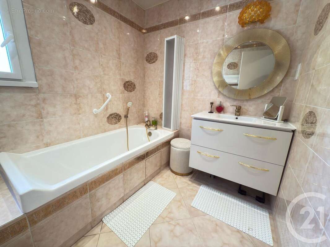 Maison à BOUCHEMAINE