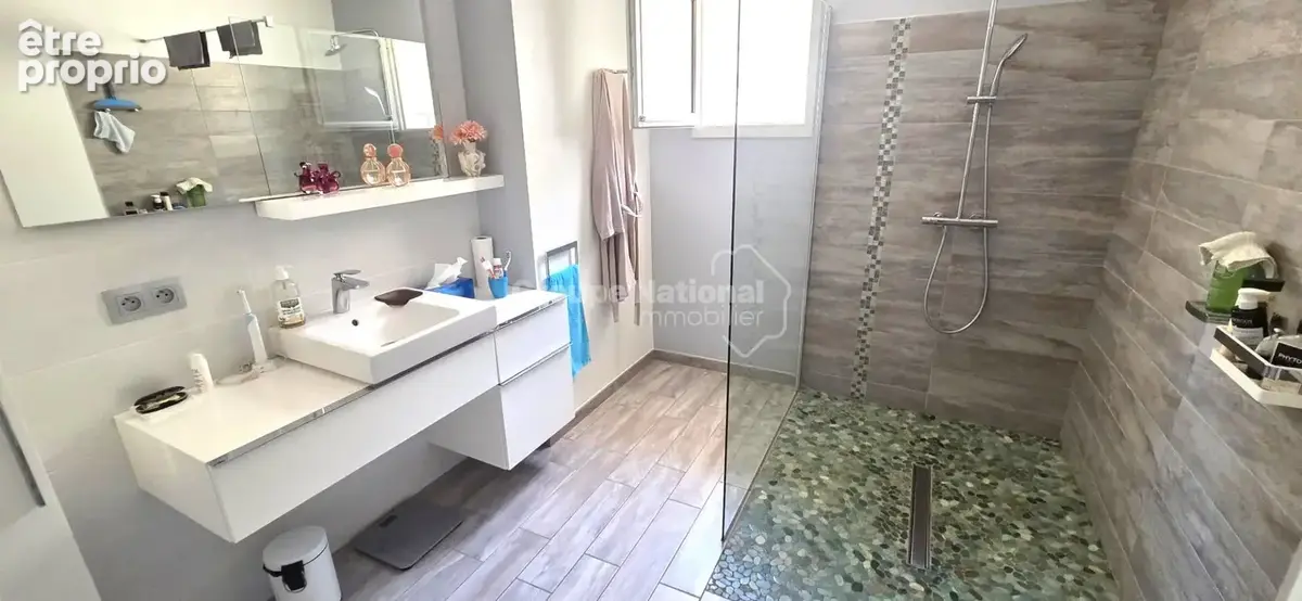 COUP DE COEUR AU ROVE! Villa de plain pied de type 4 de 112 m²  sur parcelle de terrain de 724 m² avec terrasses, piscine, cuisi - photo 8